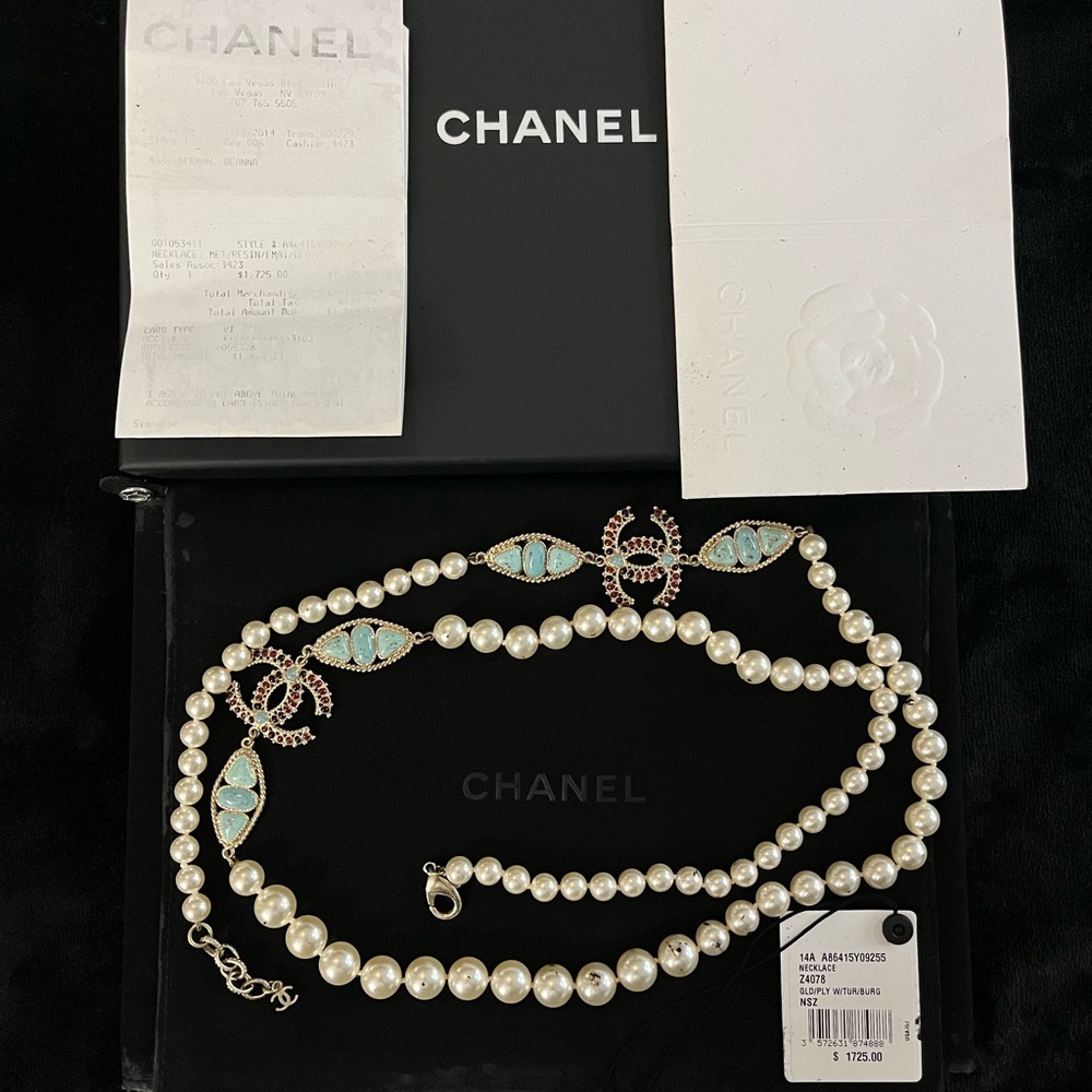 Chanel Paris Dallas Collection White Pearl & with Turquoise & Ruby Red CC - Picture 3 of 10